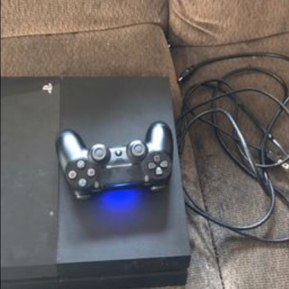 PlayStation 4 (Black) + games